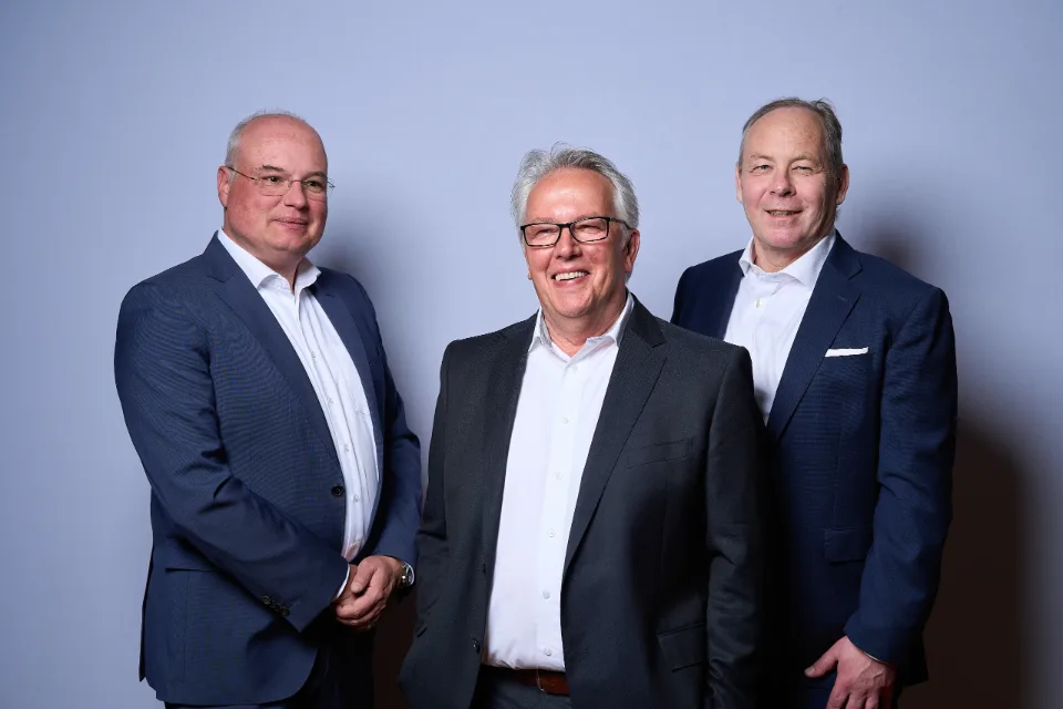 Das Team der CGS Consulting Group Stuttgart, in der Mitte Geschäftsführer Klaus Thieme